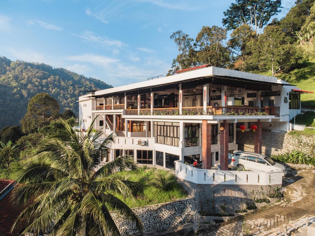 Ellin Forest Karaoke & Pool Resort Bukit Tinggi Bentong Exterior foto