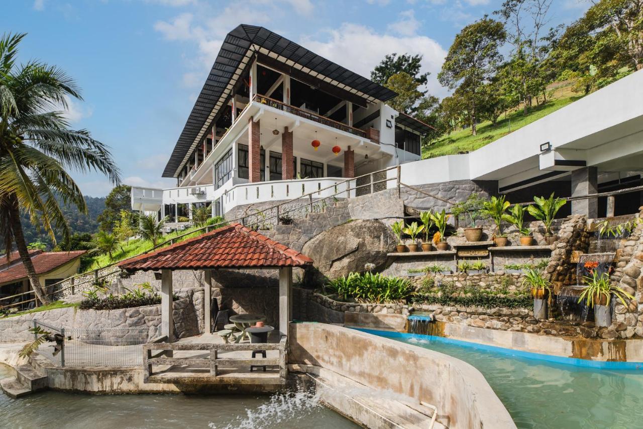 Ellin Forest Karaoke & Pool Resort Bukit Tinggi Bentong Exterior foto