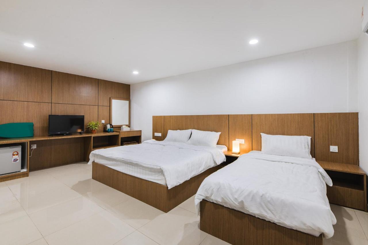 Ellin Forest Karaoke & Pool Resort Bukit Tinggi Bentong Exterior foto