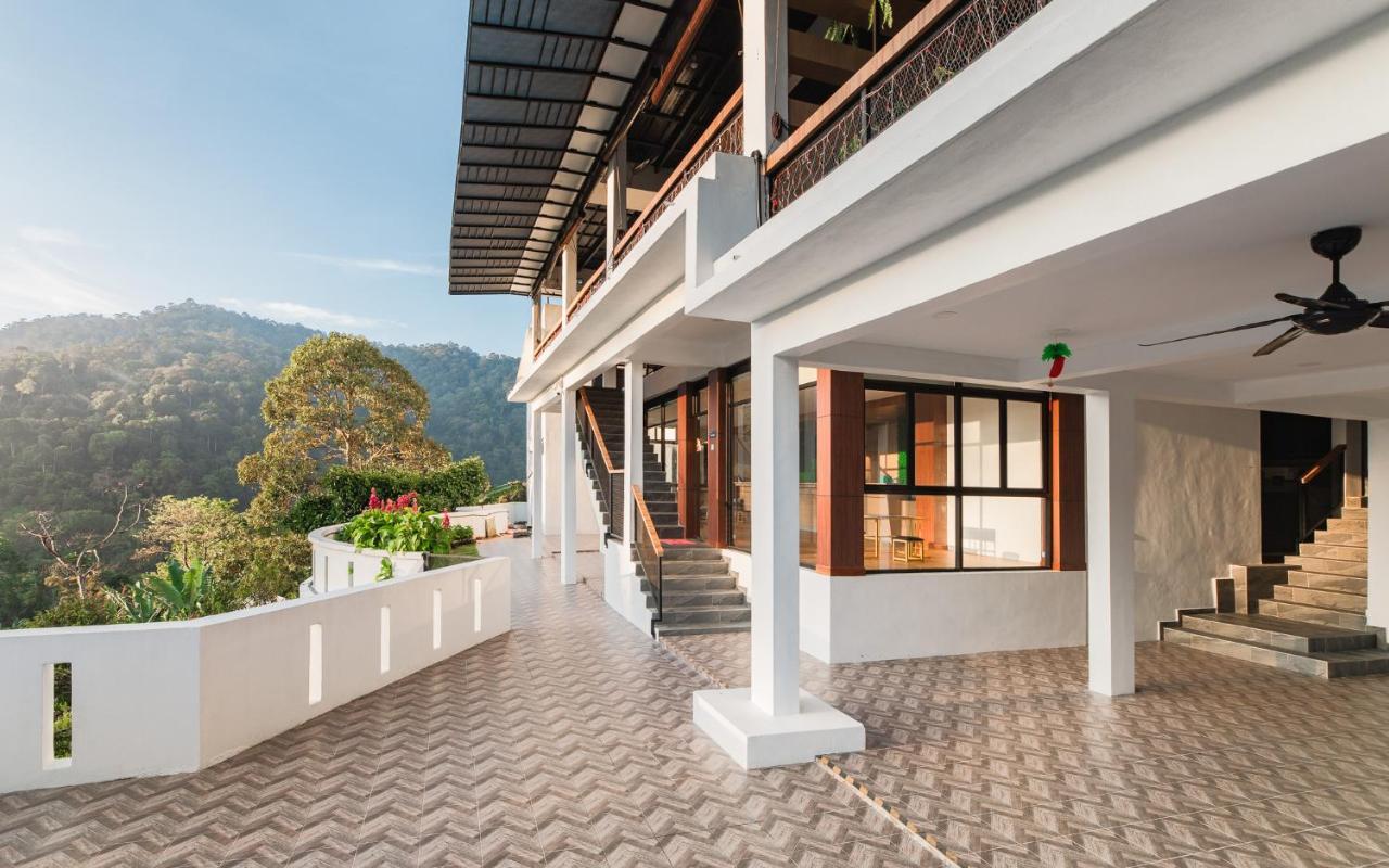 Ellin Forest Karaoke & Pool Resort Bukit Tinggi Bentong Exterior foto