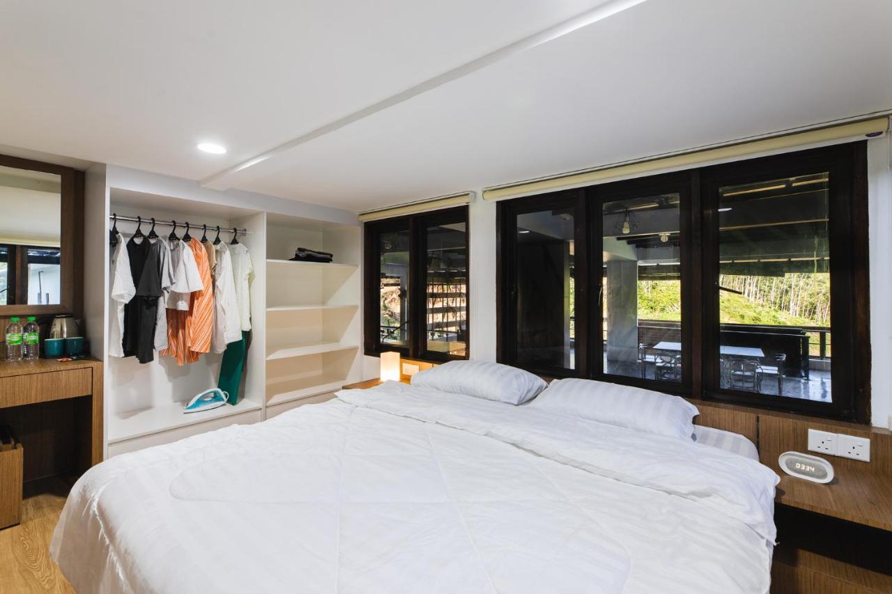 Ellin Forest Karaoke & Pool Resort Bukit Tinggi Bentong Exterior foto